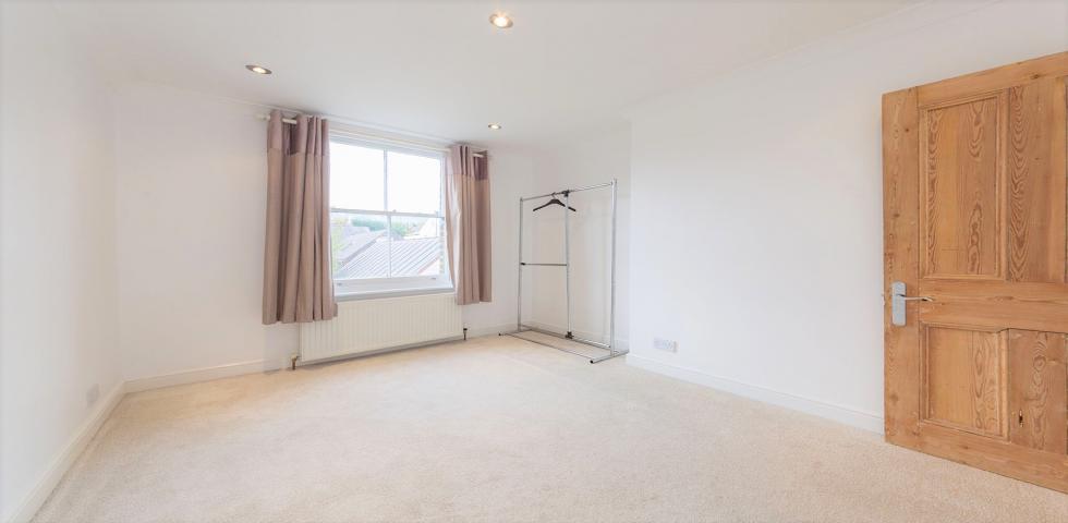 			3 Bedroom, 1 bath, 1 reception Flat			 Mill Lane, West Hampstead, WEST HAMPSTEAD